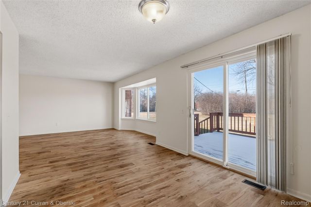 17098 Coral Gables Street, Southfield, MI 48076