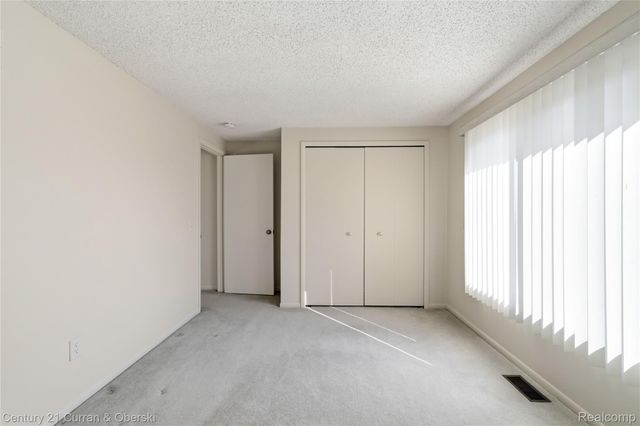 17098 Coral Gables Street, Southfield, MI 48076