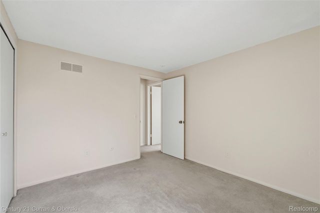 17098 Coral Gables Street, Southfield, MI 48076