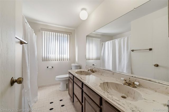 17098 Coral Gables Street, Southfield, MI 48076