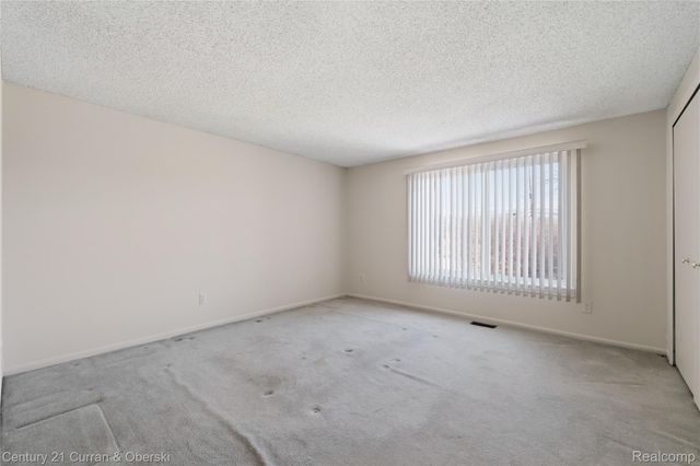 17098 Coral Gables Street, Southfield, MI 48076