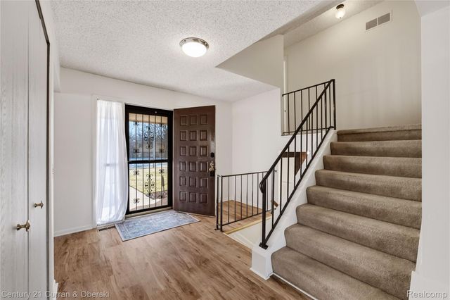 17098 Coral Gables Street, Southfield, MI 48076