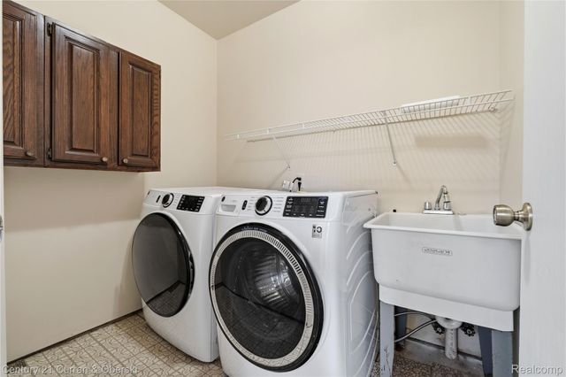 17098 Coral Gables Street, Southfield, MI 48076