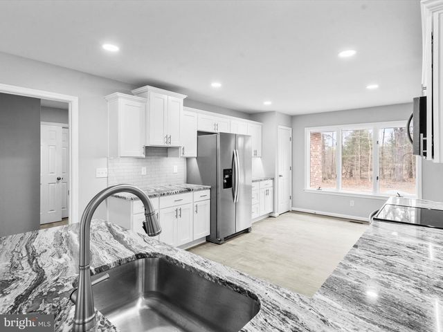 10009 RIVER RD, South Chesterfield, VA 23803