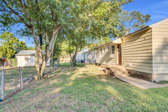 202 W Wheatland Road, Duncanville, TX 75116