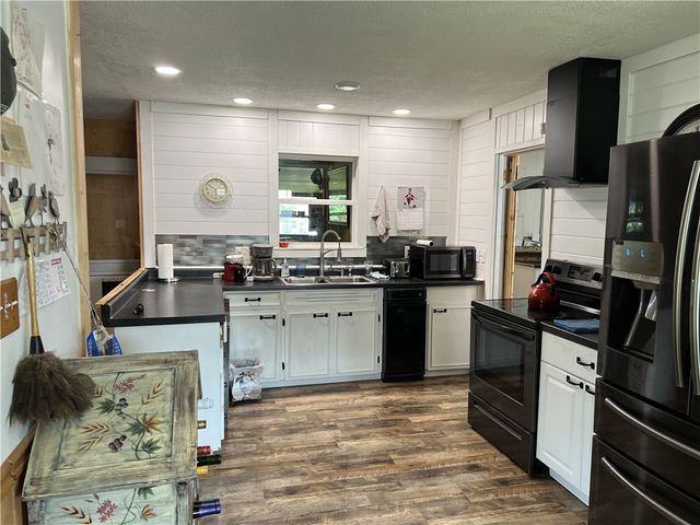 89 Creekview Road, Harrison, AR 72601