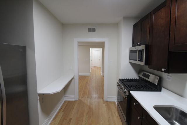 6307 N Mozart Street 1N, Chicago, IL 60659