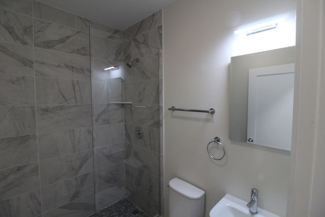 6307 N Mozart Street 1N, Chicago, IL 60659