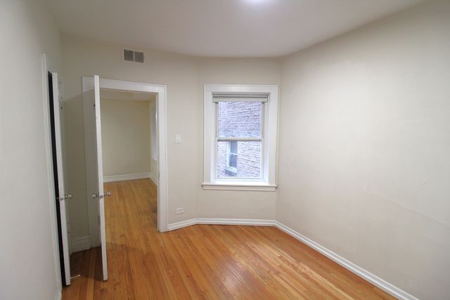 6307 N Mozart Street 1N, Chicago, IL 60659