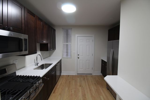 6307 N Mozart Street 1N, Chicago, IL 60659
