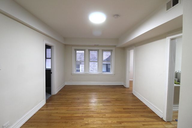 6307 N Mozart Street 1N, Chicago, IL 60659