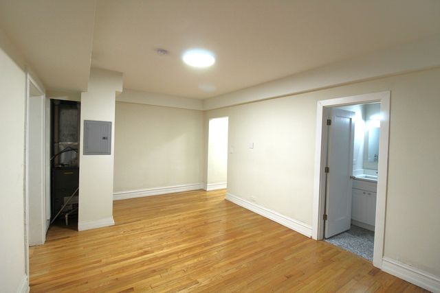 6307 N Mozart Street 1N, Chicago, IL 60659