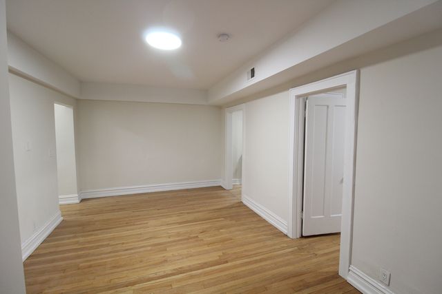 6307 N Mozart Street 1N, Chicago, IL 60659