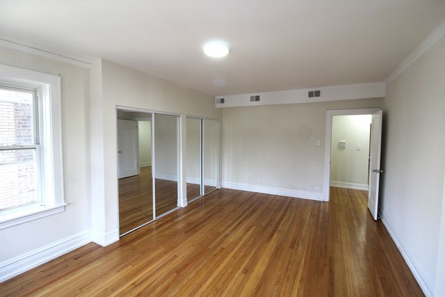 6307 N Mozart Street 1N, Chicago, IL 60659