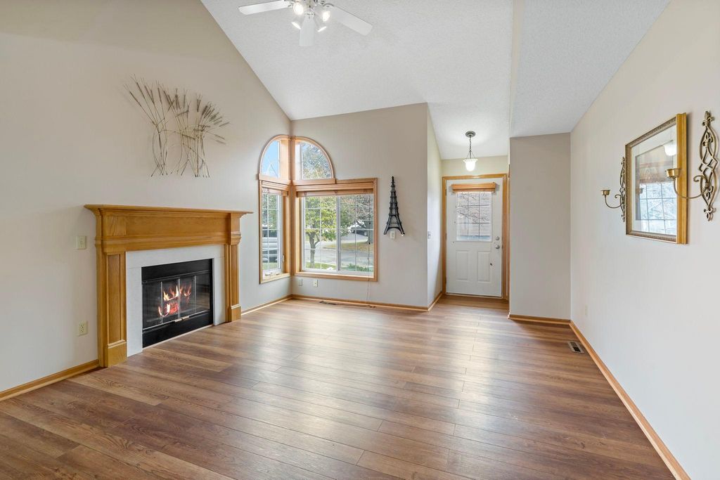 13891 Granada Way 39, Apple Valley, MN 55124 — photo 2