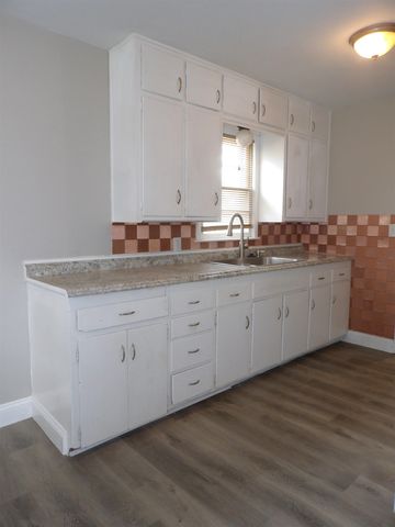 826 N Kokomo Ave, Derby, KS 67037