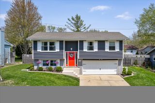 716 S 9th Avenue, St. Charles, IL 60174