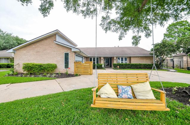 2106 Glenn Lakes Lane, Missouri City, TX 77459