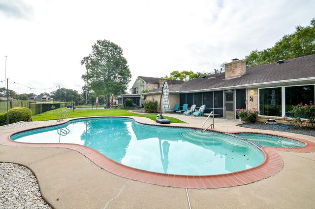 2106 Glenn Lakes Lane, Missouri City, TX 77459