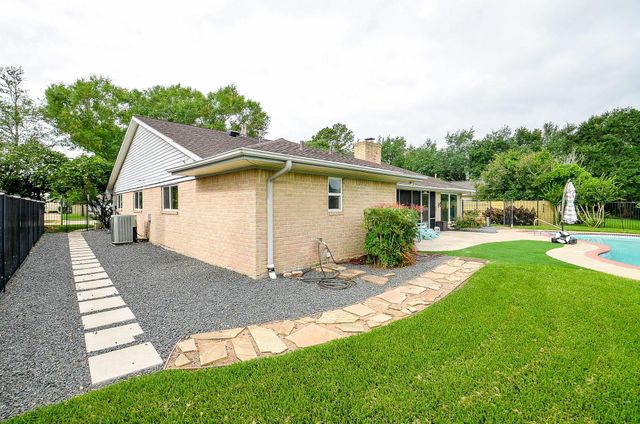 2106 Glenn Lakes Lane, Missouri City, TX 77459