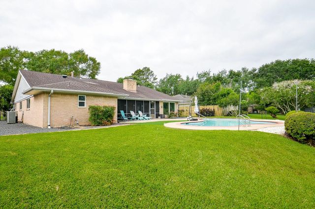 2106 Glenn Lakes Lane, Missouri City, TX 77459