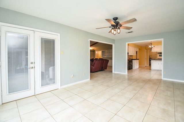 2106 Glenn Lakes Lane, Missouri City, TX 77459