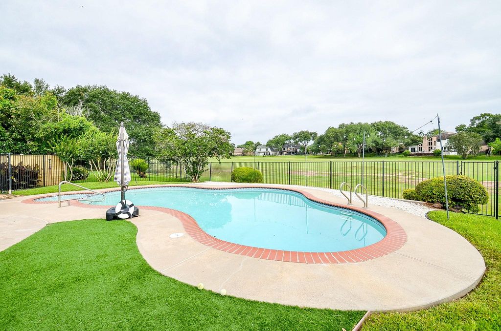 2106 Glenn Lakes Lane, Missouri City, TX 77459