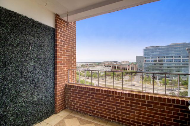 14 Lockwood Drive Apt 9j, Charleston, SC 29401