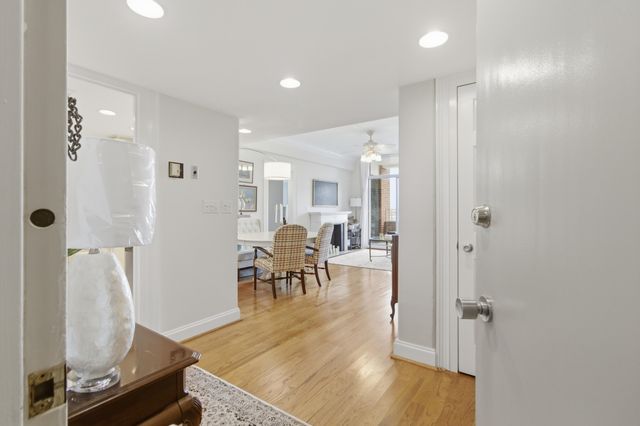 14 Lockwood Drive Apt 9j, Charleston, SC 29401