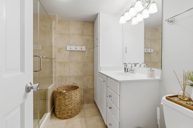 14 Lockwood Drive Apt 9j, Charleston, SC 29401