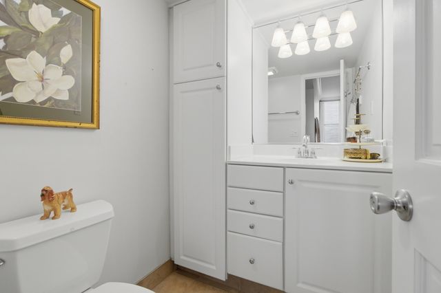 14 Lockwood Drive Apt 9j, Charleston, SC 29401