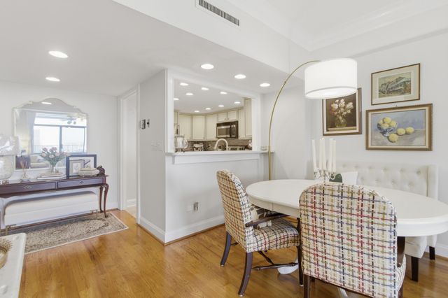 14 Lockwood Drive Apt 9j, Charleston, SC 29401