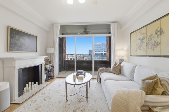 14 Lockwood Drive Apt 9j, Charleston, SC 29401