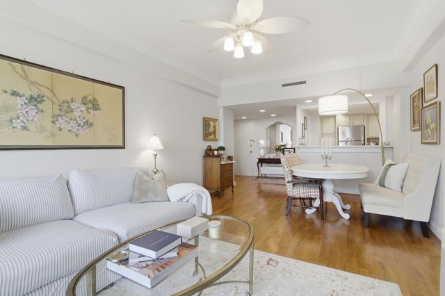 14 Lockwood Drive Apt 9j, Charleston, SC 29401