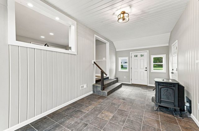 3 Maplelawn Dr, Monson, MA 01057