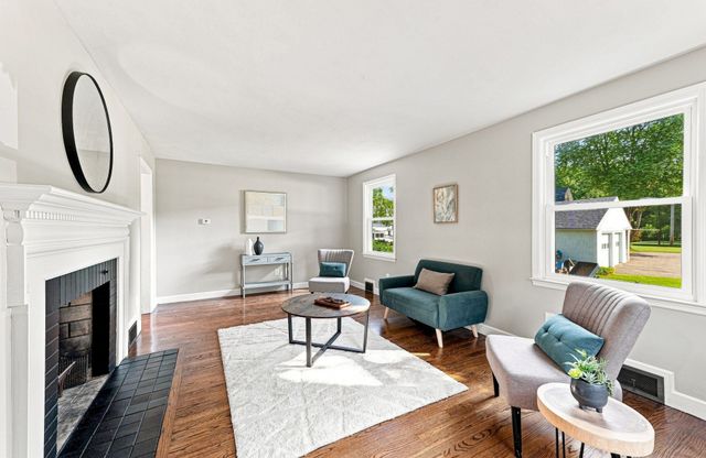 3 Maplelawn Dr, Monson, MA 01057