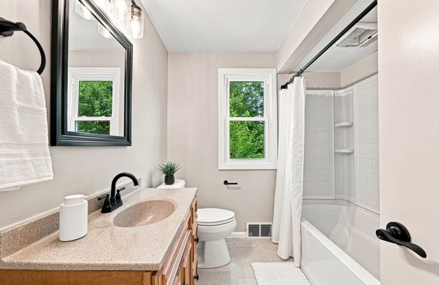 3 Maplelawn Dr, Monson, MA 01057