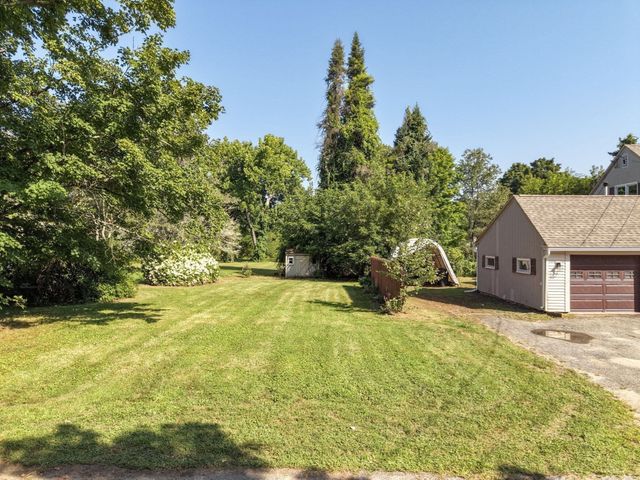3 Maplelawn Dr, Monson, MA 01057