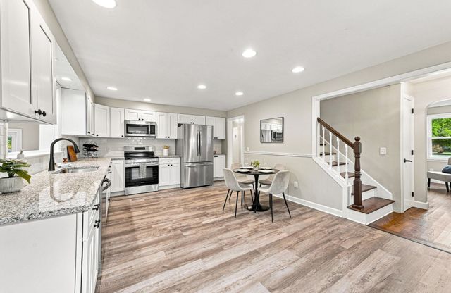 3 Maplelawn Dr, Monson, MA 01057