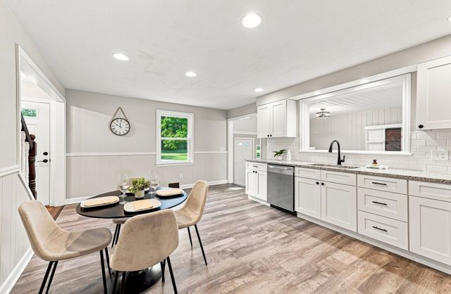 3 Maplelawn Dr, Monson, MA 01057