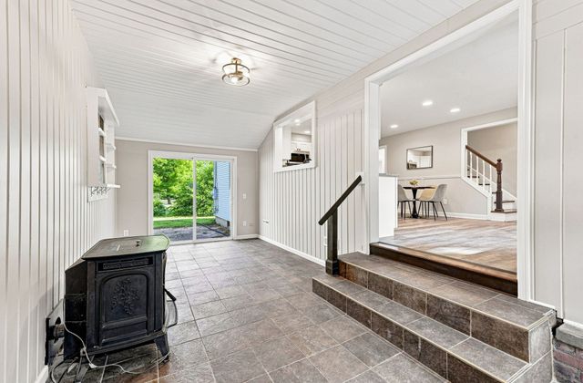 3 Maplelawn Dr, Monson, MA 01057