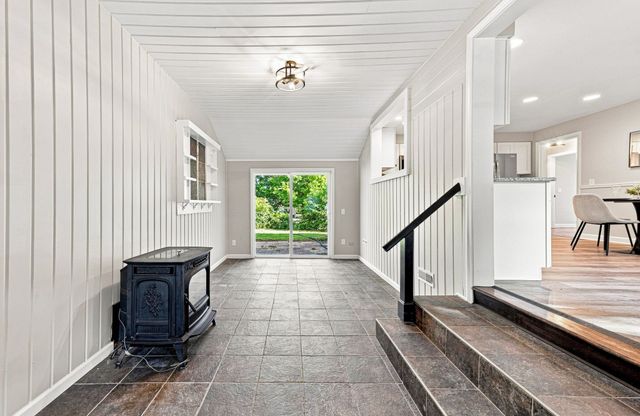 3 Maplelawn Dr, Monson, MA 01057