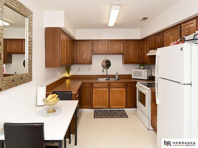 1124 SW 10th Circle, Lincoln, NE 68522