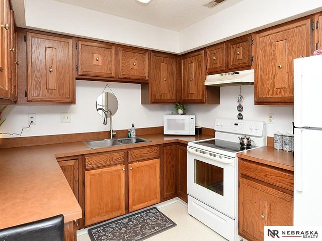 1124 SW 10th Circle, Lincoln, NE 68522