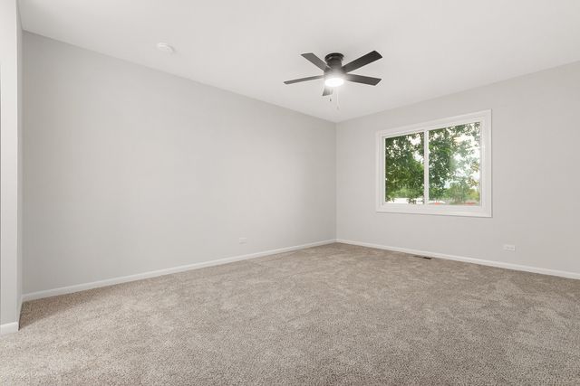 3008 Roberts Drive 7, Woodridge, IL 60517