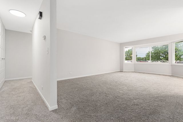 3008 Roberts Drive 7, Woodridge, IL 60517