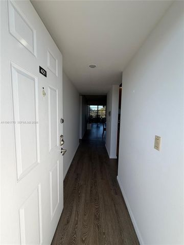 1717 Whitehall Dr 401, Davie, FL 33324