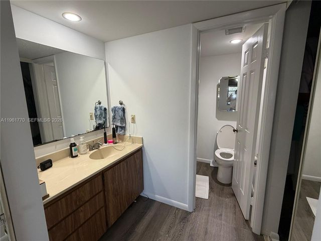 1717 Whitehall Dr 401, Davie, FL 33324