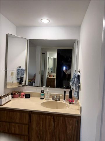 1717 Whitehall Dr 401, Davie, FL 33324