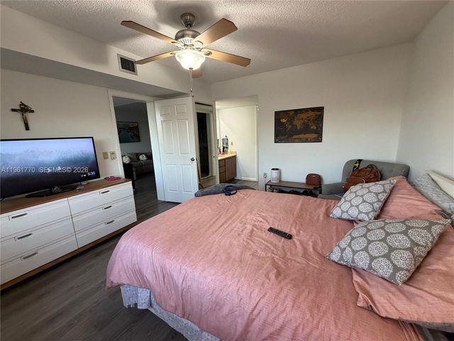 1717 Whitehall Dr 401, Davie, FL 33324